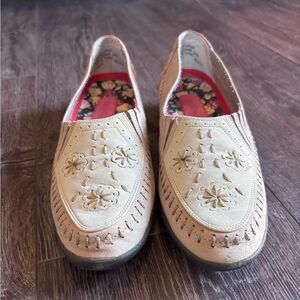 6.5 Women’s Hush Puppies Slip on Suede Shoes Embroidered Floral Flats Loafers
